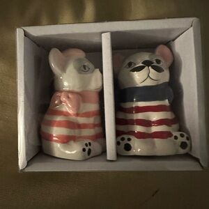 Bull dog salt & pepper shakers